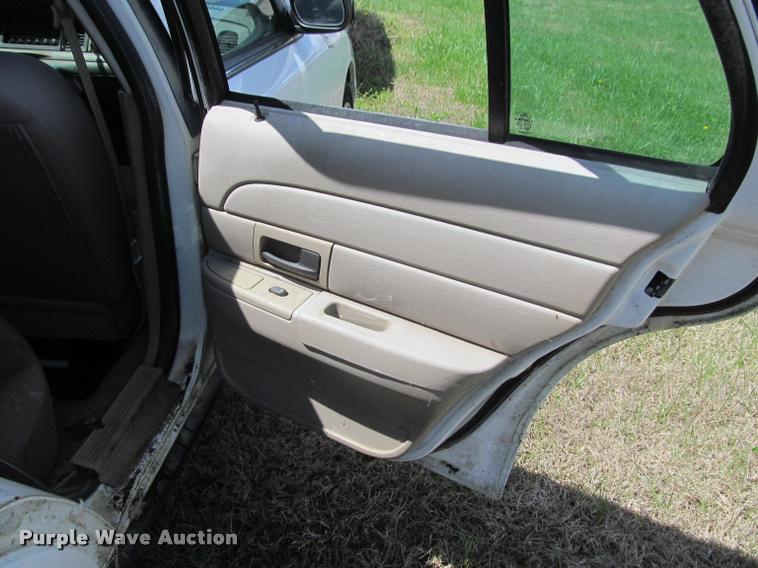 image for item K4931 2004 Ford Crown Victoria Police Interceptor