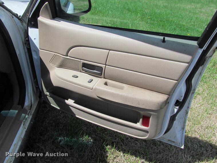 image for item K4931 2004 Ford Crown Victoria Police Interceptor