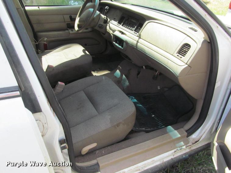 image for item K4931 2004 Ford Crown Victoria Police Interceptor