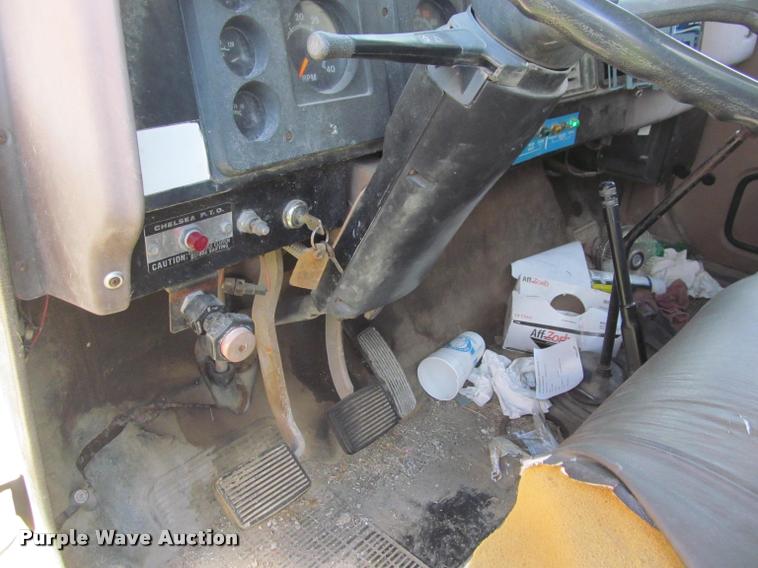 image for item K4933 1982 International F1924 vacuum truck