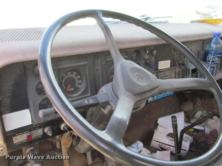 image for item K4933 1982 International F1924 vacuum truck