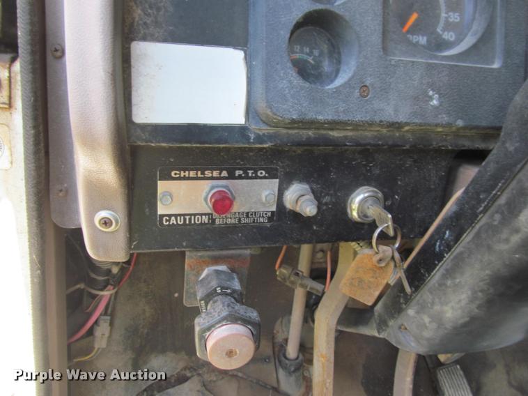 image for item K4933 1982 International F1924 vacuum truck