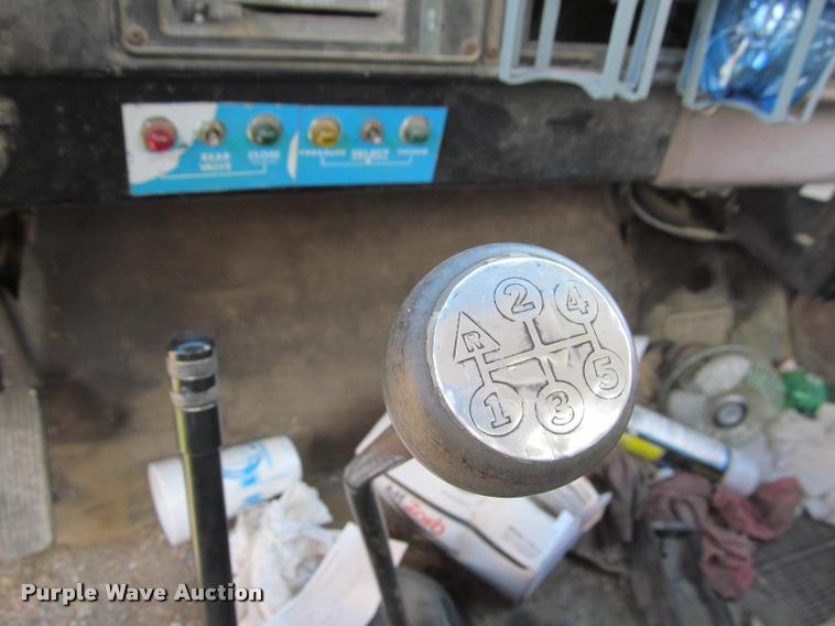 image for item K4933 1982 International F1924 vacuum truck