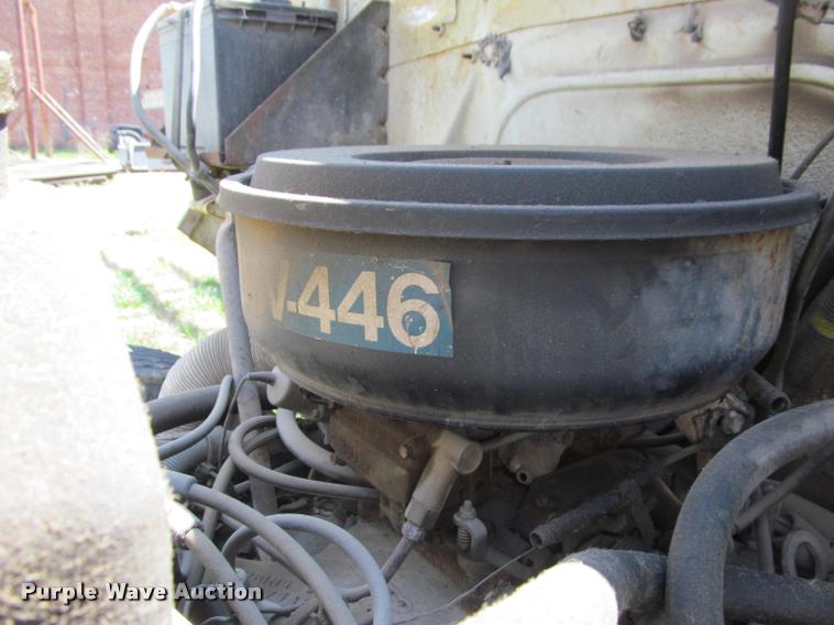 image for item K4933 1982 International F1924 vacuum truck