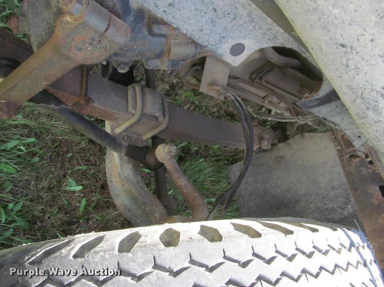 image for item K4933 1982 International F1924 vacuum truck