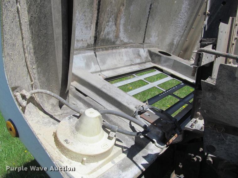 image for item K4933 1982 International F1924 vacuum truck