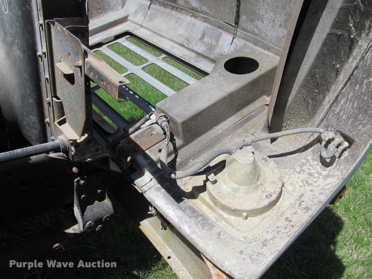 image for item K4933 1982 International F1924 vacuum truck