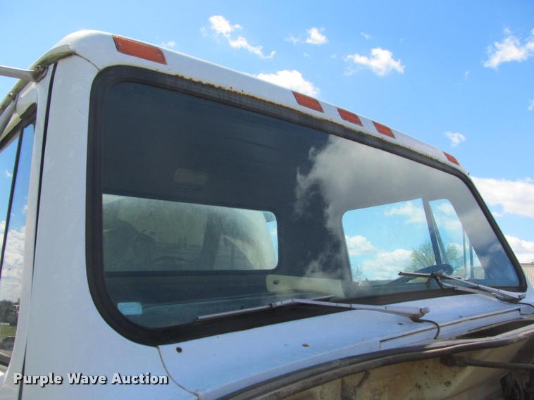 image for item K4933 1982 International F1924 vacuum truck