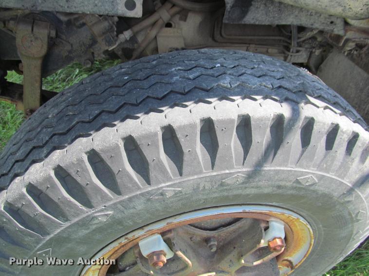 image for item K4933 1982 International F1924 vacuum truck