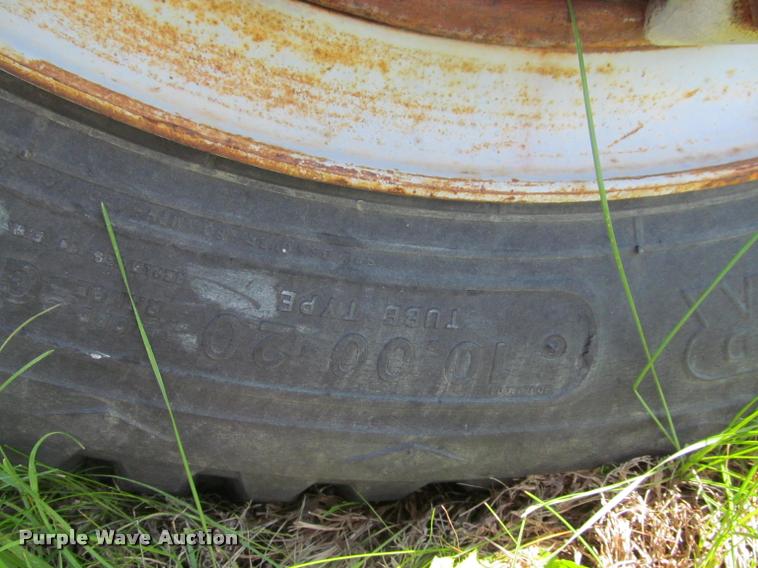 image for item K4933 1982 International F1924 vacuum truck