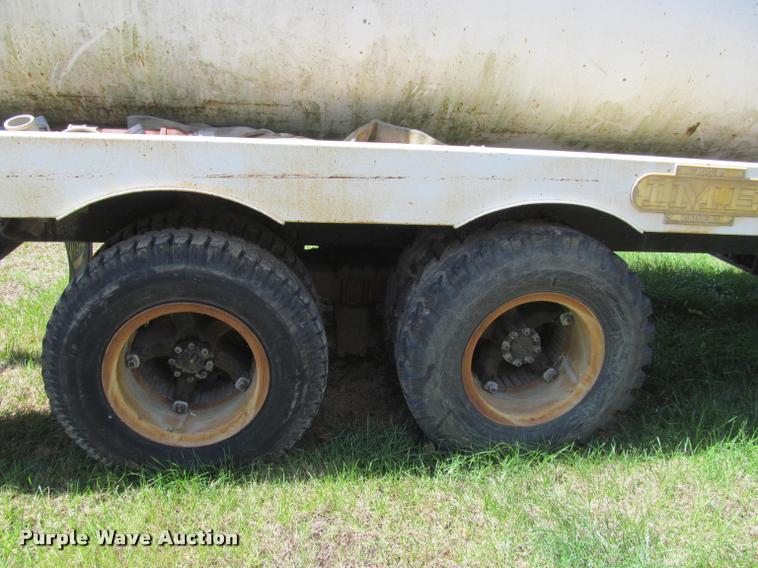 image for item K4933 1982 International F1924 vacuum truck