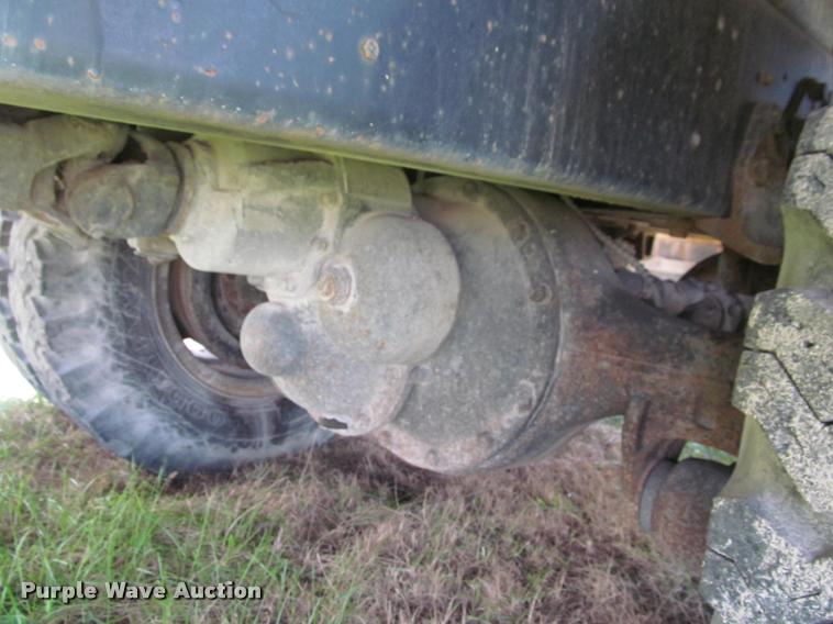 image for item K4933 1982 International F1924 vacuum truck