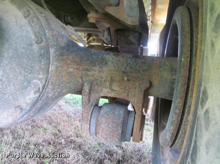 image for item K4933 1982 International F1924 vacuum truck