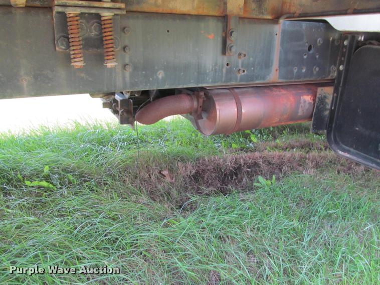 image for item K4933 1982 International F1924 vacuum truck