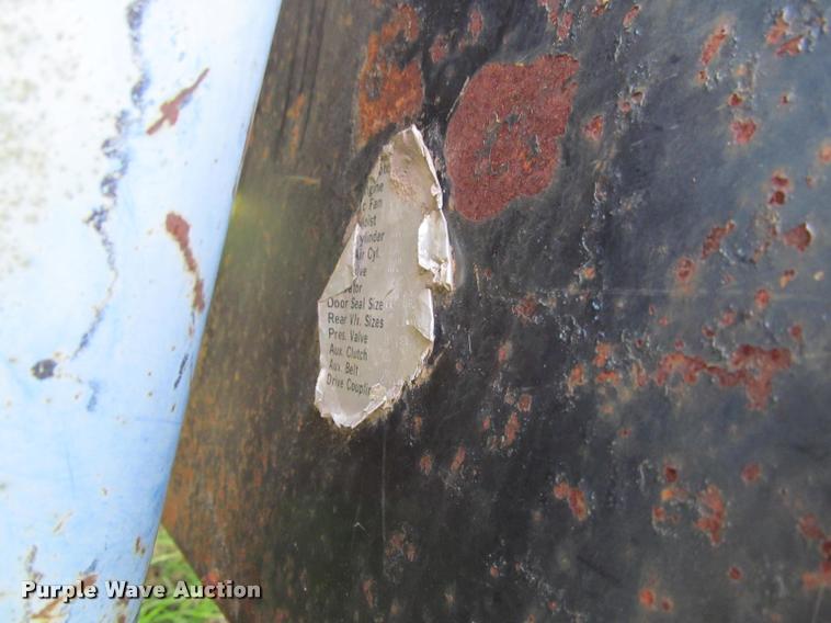 image for item K4933 1982 International F1924 vacuum truck