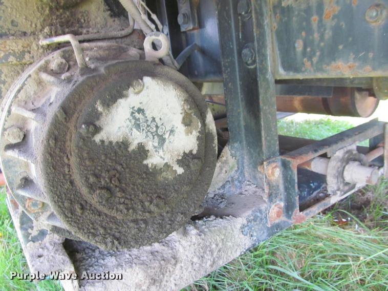 image for item K4933 1982 International F1924 vacuum truck