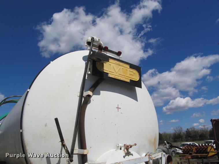 image for item K4933 1982 International F1924 vacuum truck