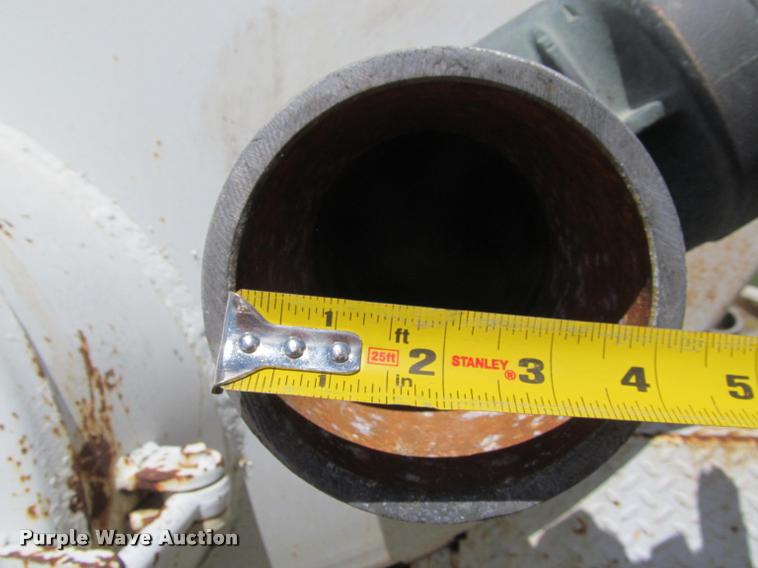 image for item K4933 1982 International F1924 vacuum truck