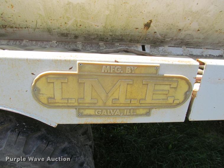 image for item K4933 1982 International F1924 vacuum truck