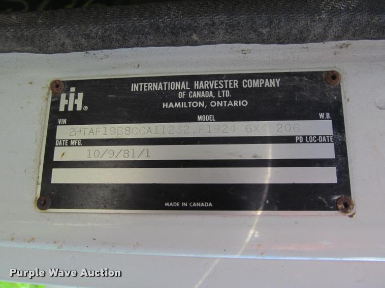 image for item K4933 1982 International F1924 vacuum truck