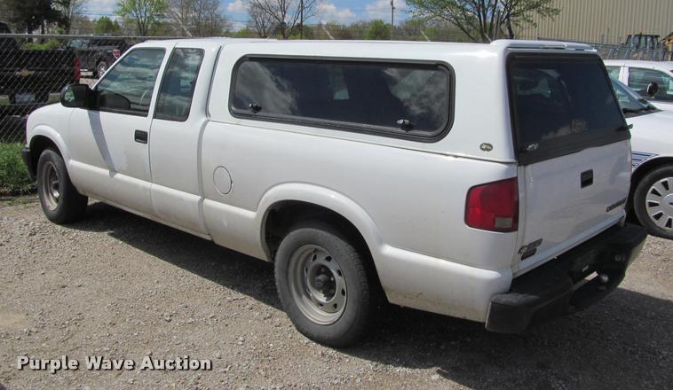 image for item K4936 2003 Chevrolet S10 Ext. Cab pickup truck