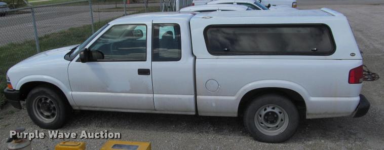 image for item K4936 2003 Chevrolet S10 Ext. Cab pickup truck