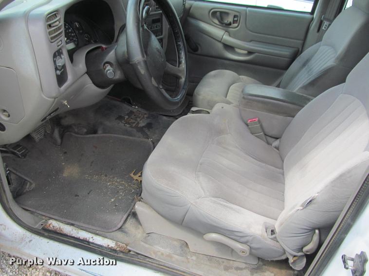 image for item K4936 2003 Chevrolet S10 Ext. Cab pickup truck