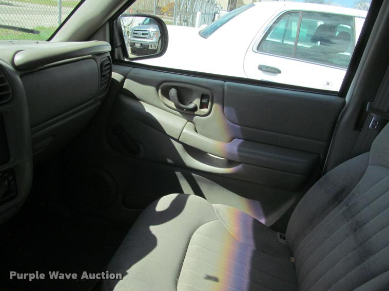 image for item K4936 2003 Chevrolet S10 Ext. Cab pickup truck