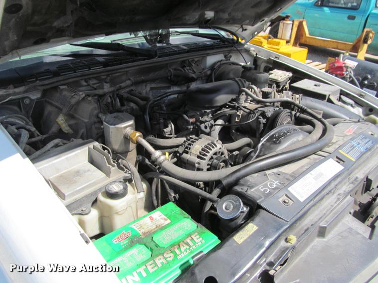 image for item K4936 2003 Chevrolet S10 Ext. Cab pickup truck