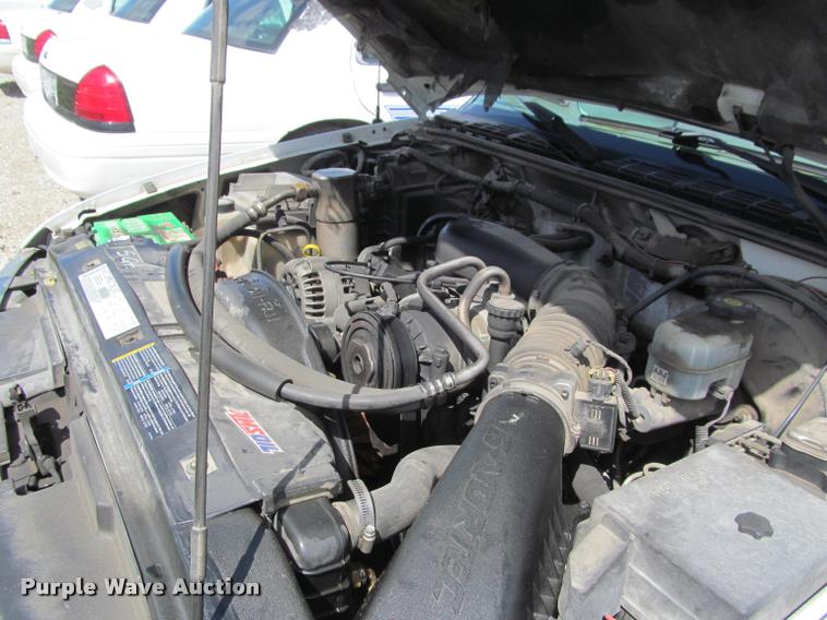 image for item K4936 2003 Chevrolet S10 Ext. Cab pickup truck