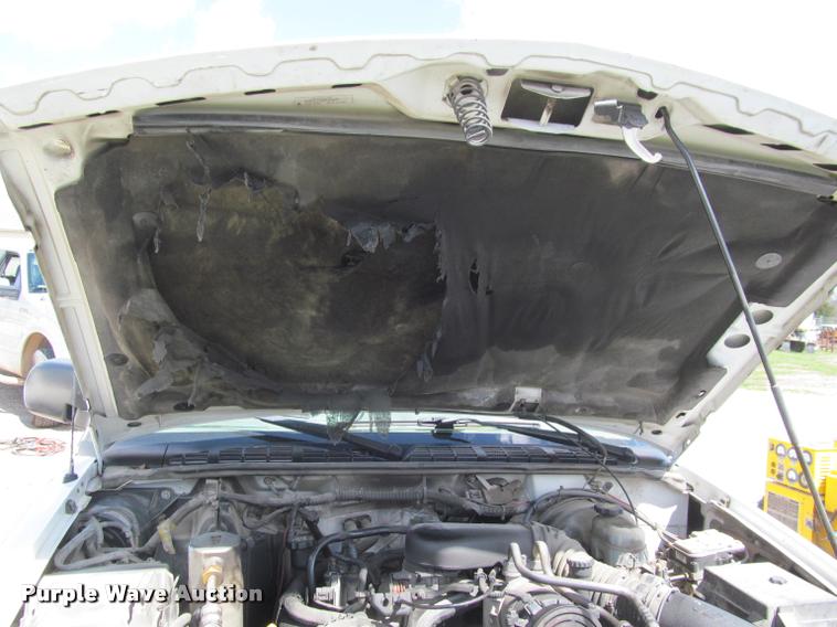 image for item K4936 2003 Chevrolet S10 Ext. Cab pickup truck