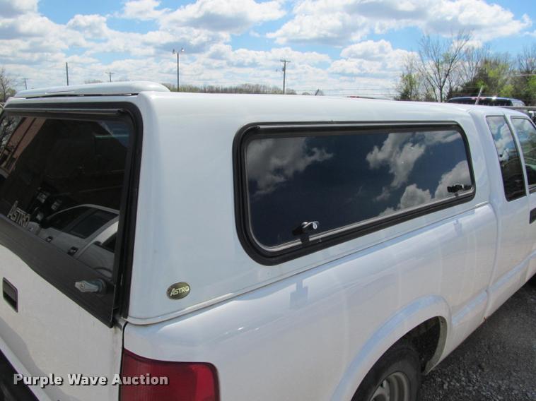 image for item K4936 2003 Chevrolet S10 Ext. Cab pickup truck