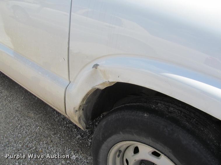 image for item K4936 2003 Chevrolet S10 Ext. Cab pickup truck