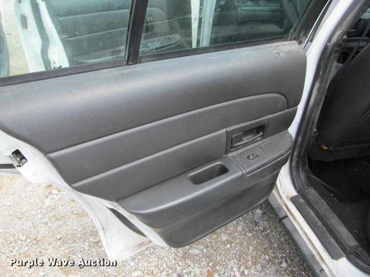 image for item K4938 2008 Ford Crown Victoria Police Interceptor