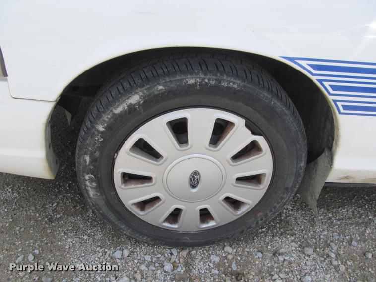 image for item K4939 2007 Ford Crown Victoria Police Interceptor