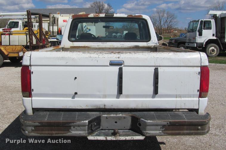 image for item K4941 1993 Ford F150 XL SuperCab pickup truck