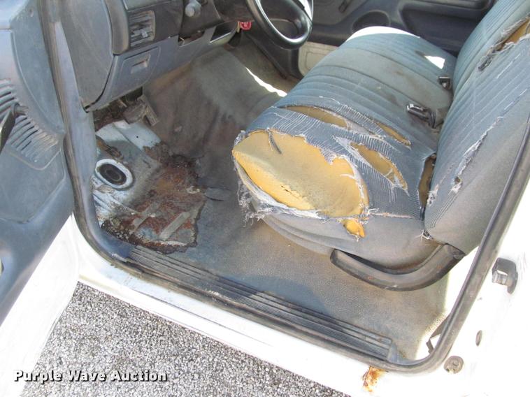 image for item K4941 1993 Ford F150 XL SuperCab pickup truck