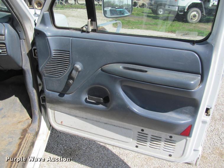 image for item K4941 1993 Ford F150 XL SuperCab pickup truck