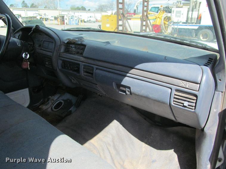 image for item K4941 1993 Ford F150 XL SuperCab pickup truck
