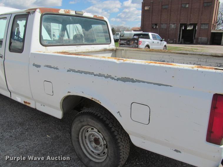 image for item K4941 1993 Ford F150 XL SuperCab pickup truck