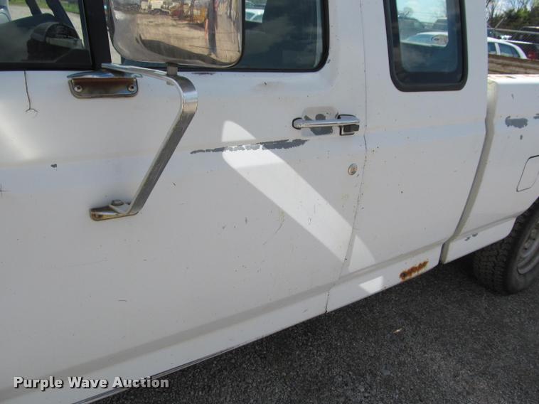 image for item K4941 1993 Ford F150 XL SuperCab pickup truck