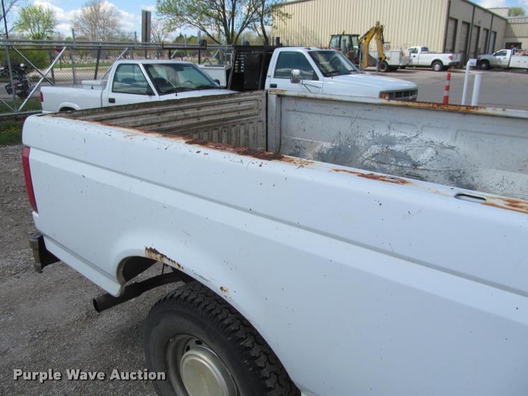 image for item K4941 1993 Ford F150 XL SuperCab pickup truck