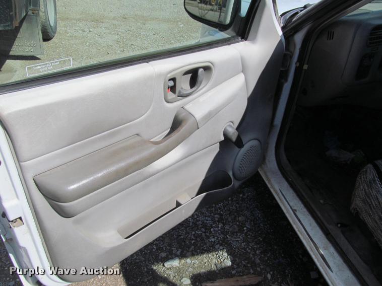 image for item K4942 1998 Chevrolet S10 pickup truck