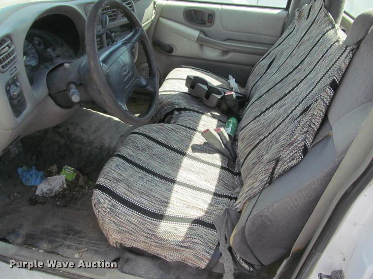 image for item K4942 1998 Chevrolet S10 pickup truck