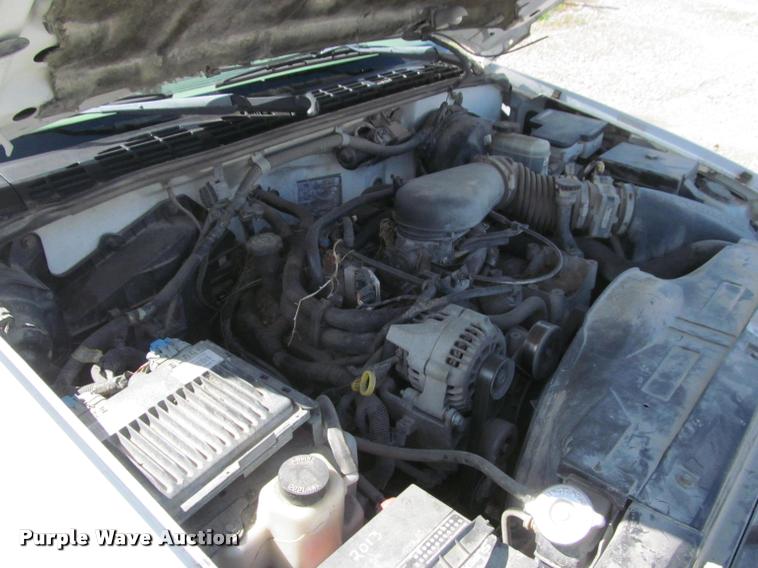 image for item K4942 1998 Chevrolet S10 pickup truck