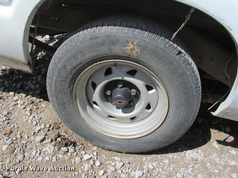 image for item K4942 1998 Chevrolet S10 pickup truck