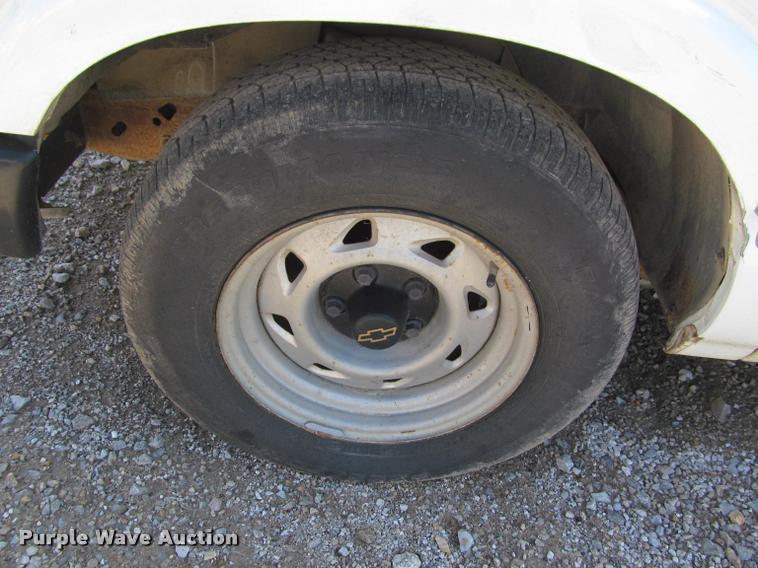 image for item K4942 1998 Chevrolet S10 pickup truck