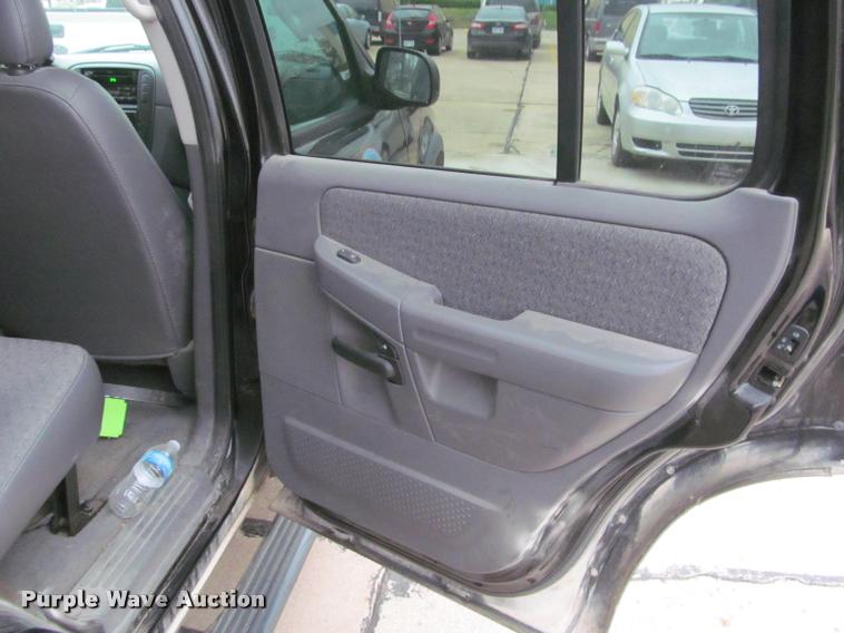 image for item K4951 2003 Ford Explorer SUV