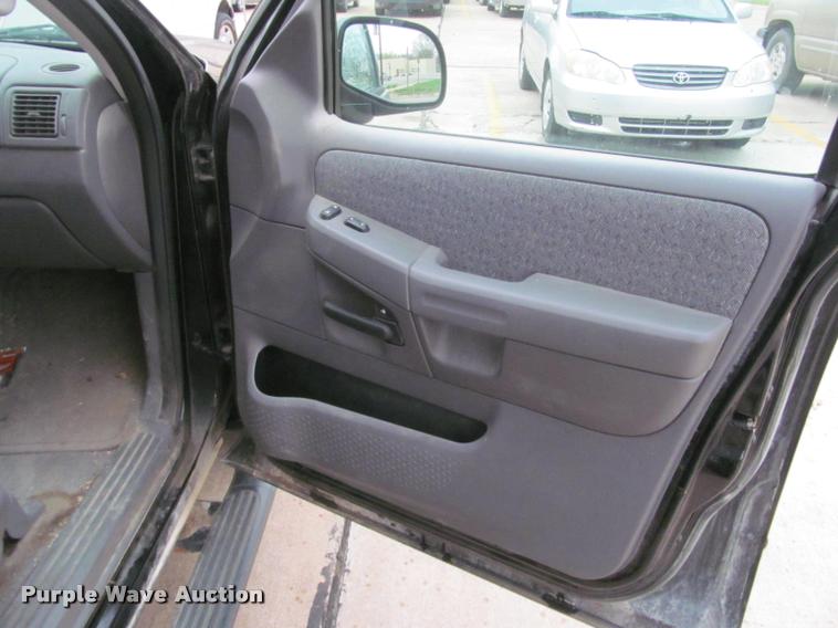 image for item K4951 2003 Ford Explorer SUV