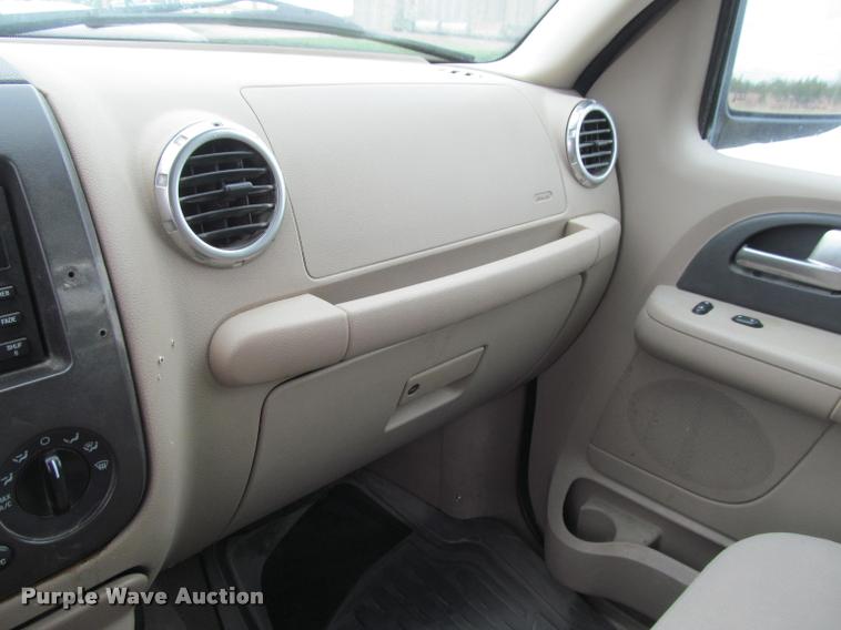 image for item K4955 2003 Ford Expedition XLT SUV